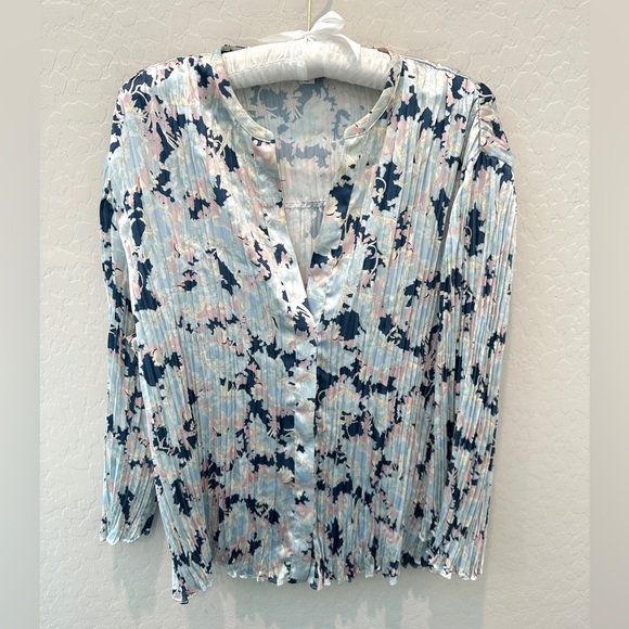 VINCE | Lotus Pleated Blue Floral Satin Contemporary Crinkle Blouse | Large - Picture 2 of 8